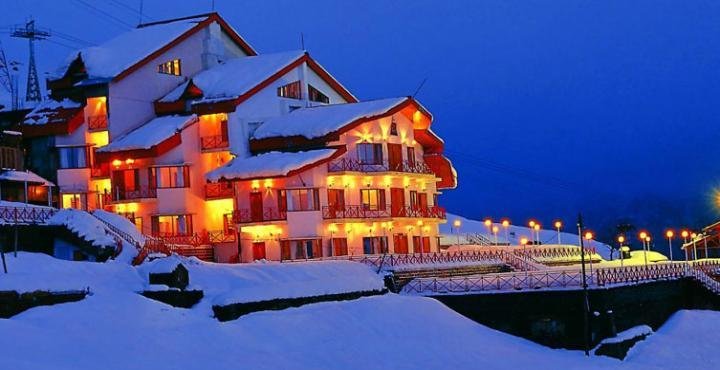 The Cliff Top Club, Auli