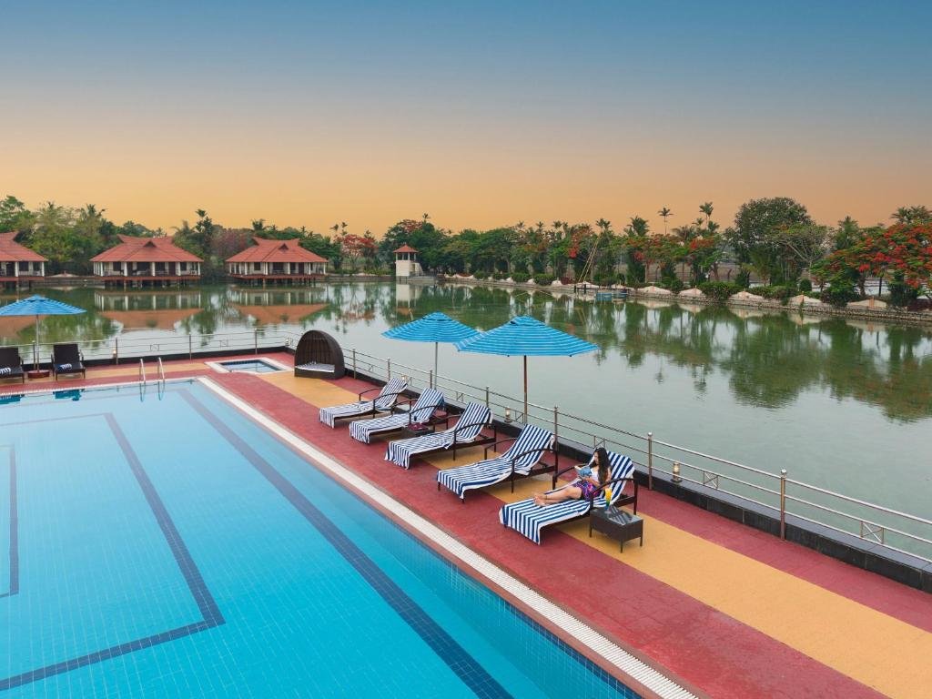 Sterling Lake Palace Alleppey