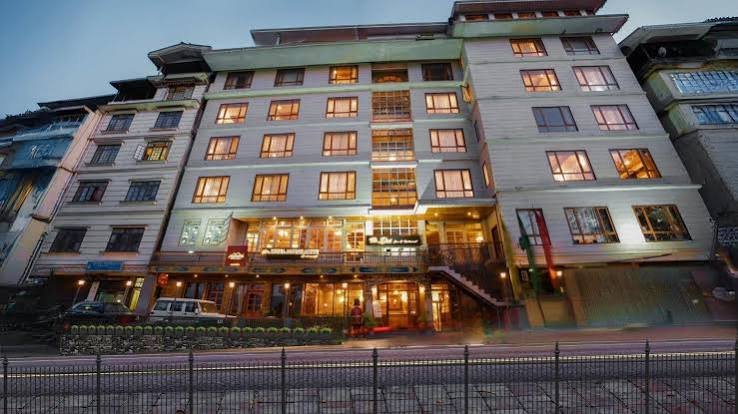 Summit Alpine Abode Hotel