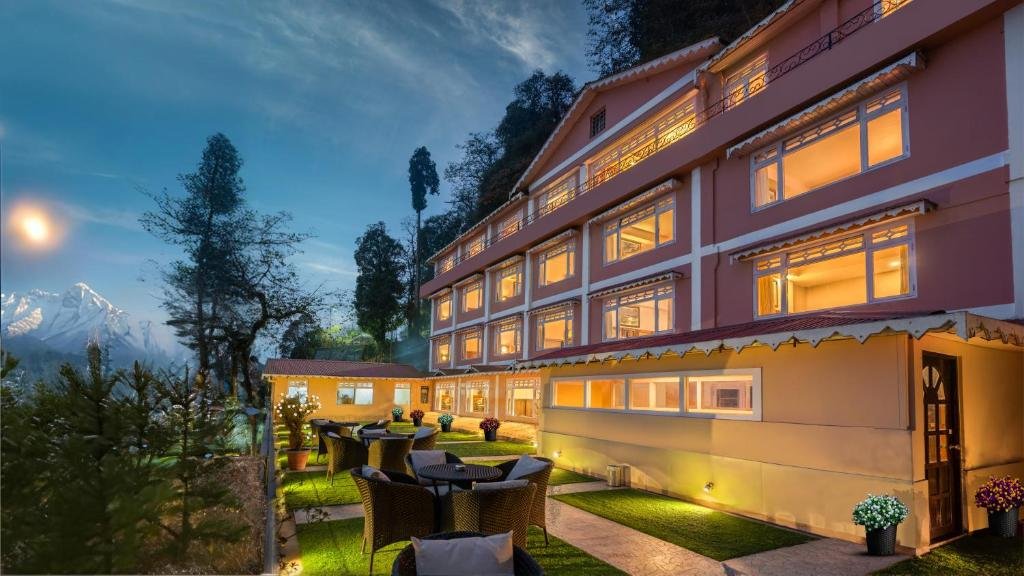 Summit Oakden Hotel-Centre In The Mall Road