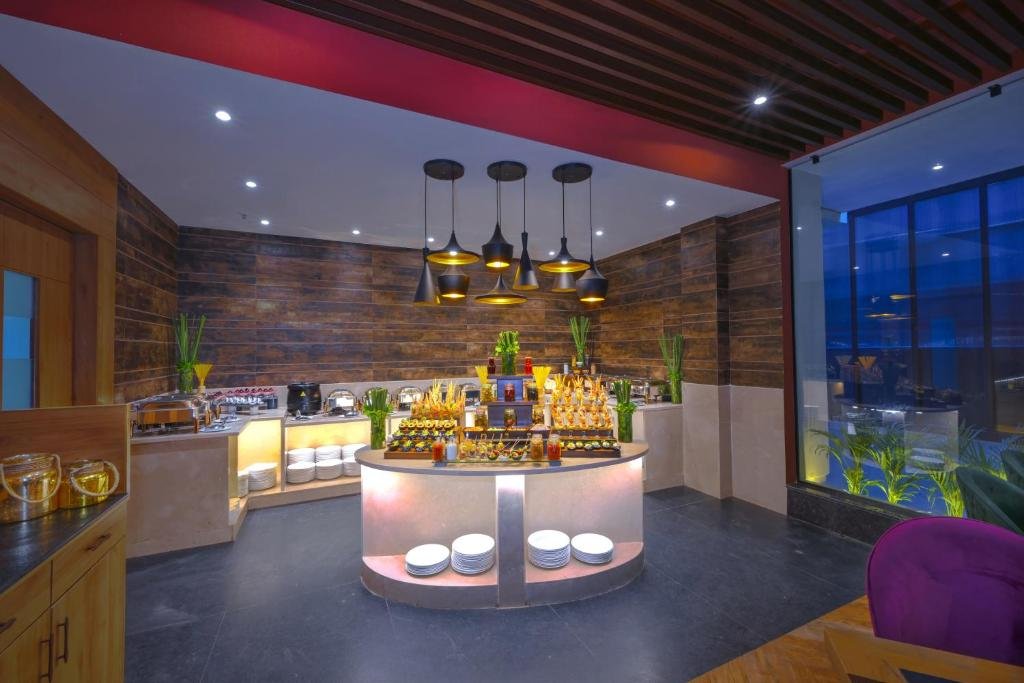 Royale Sarovar Portico Agra