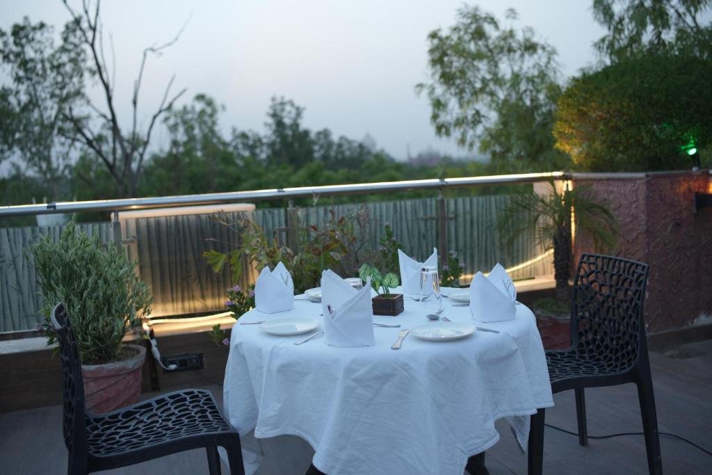 Hotel Atulyaa Taj