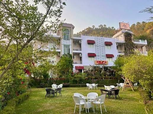 Royal Court by The Lake Hill